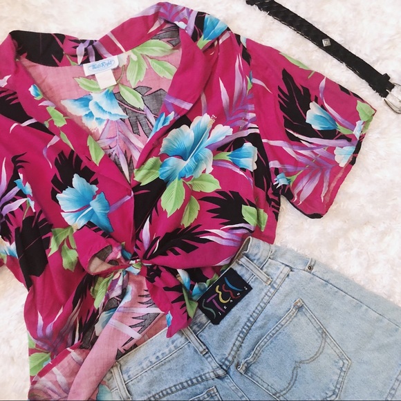 Vintage Tops - Floral Button Up Short Sleeve Hawaiian Shirt